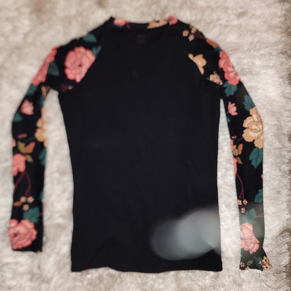 COPY - NWT Billabong rash guard sz S - Picture 2 of 3